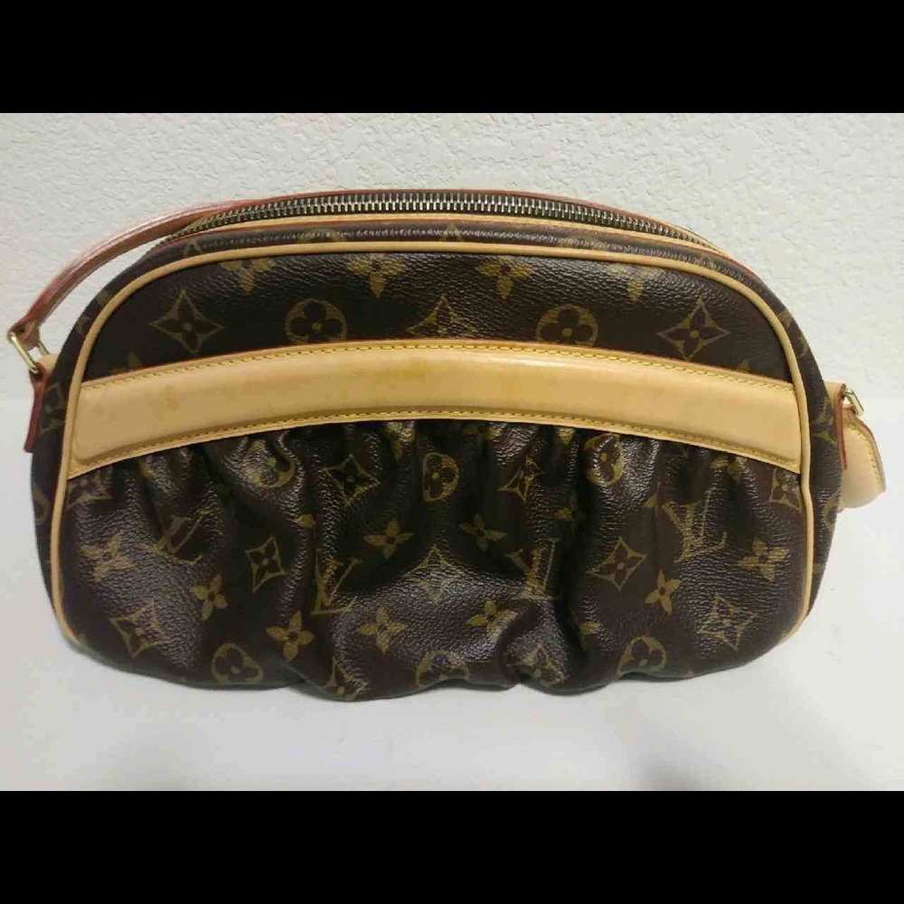 Louis Vuitton Clara bag